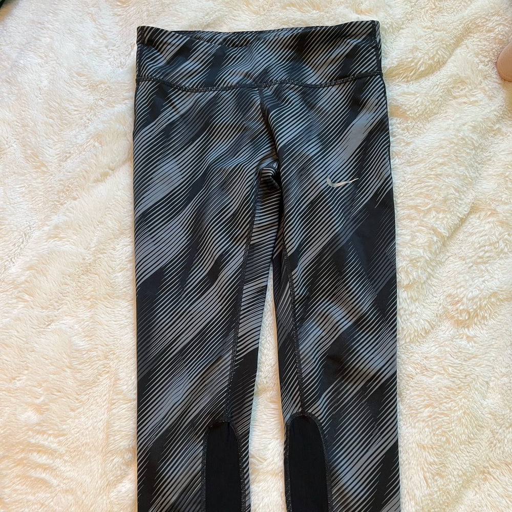 Nike cropped running leggings size small